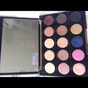 Urban decay Gwen stefani eye shadow pallet